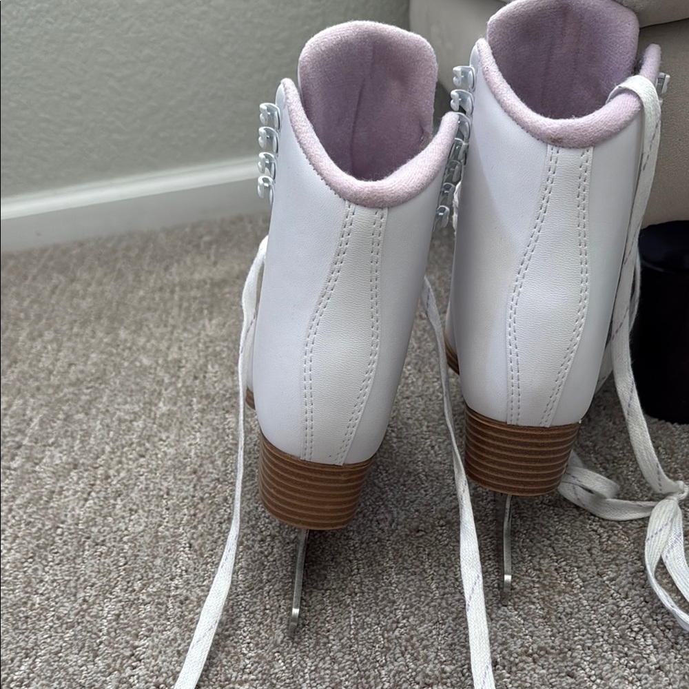 Jackson Women's White Ice Skates - Picture 2 of 5